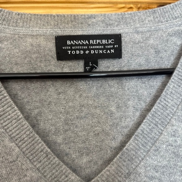 Banana republic Todd & Duncan Scottish 100% cashmere V-neck pullover Large - Picture 2 of 7
